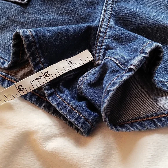 American Eagle Highest Rise Mom Short - Picture 13 of 15